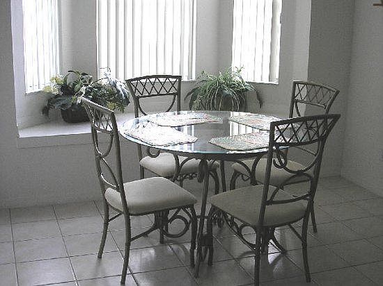 CP4P605MD-breakfast-nook