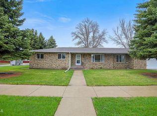 413 18th St E, Williston, ND 58801