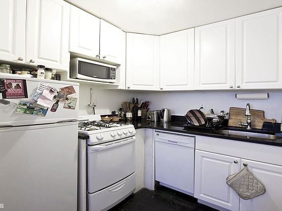 5th image of 275 W 22nd St APT 1a