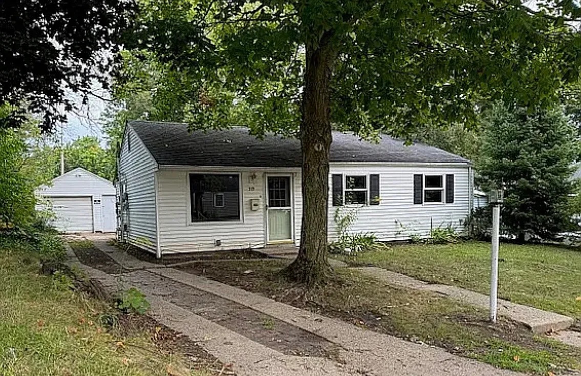 3 bed, $1,400 — Photo 1