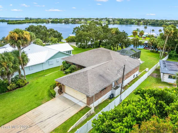 9808 Riverview Dr, Micco, FL 32976