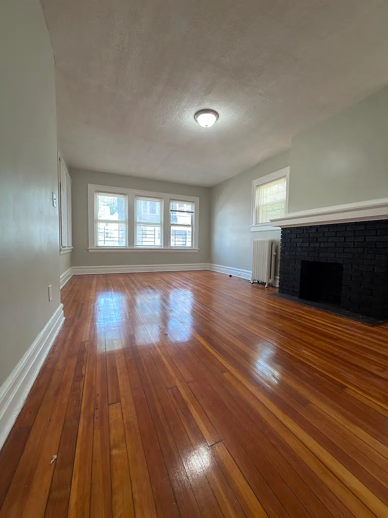 4 bed, 1200 sqft, $2,495 — Photo 2