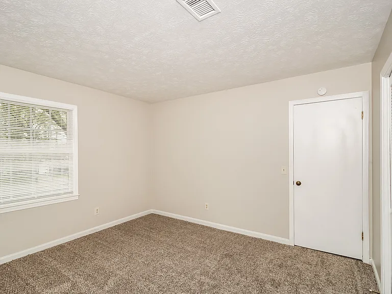 2617 Twin Oaks Dr SW — Photo 4