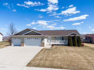 2304 W View Pl SE, Mandan, ND 58554
