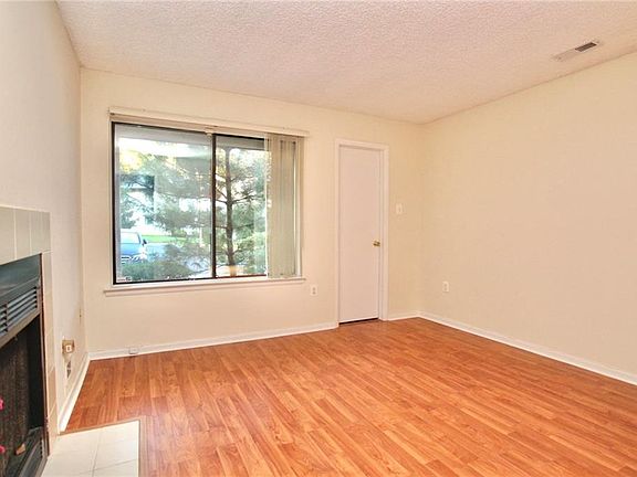 4th image of 126 Hampshire Dr #126