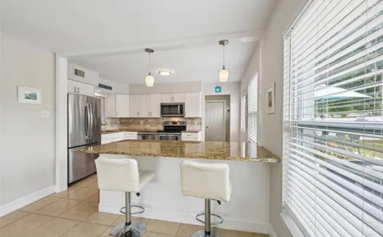 3 bed, 1151 sqft, $2,300 — Photo 2