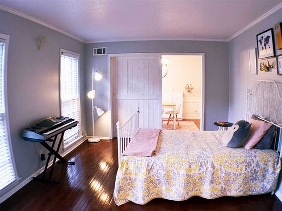 3rd image of 5729 Dunwoody Ave