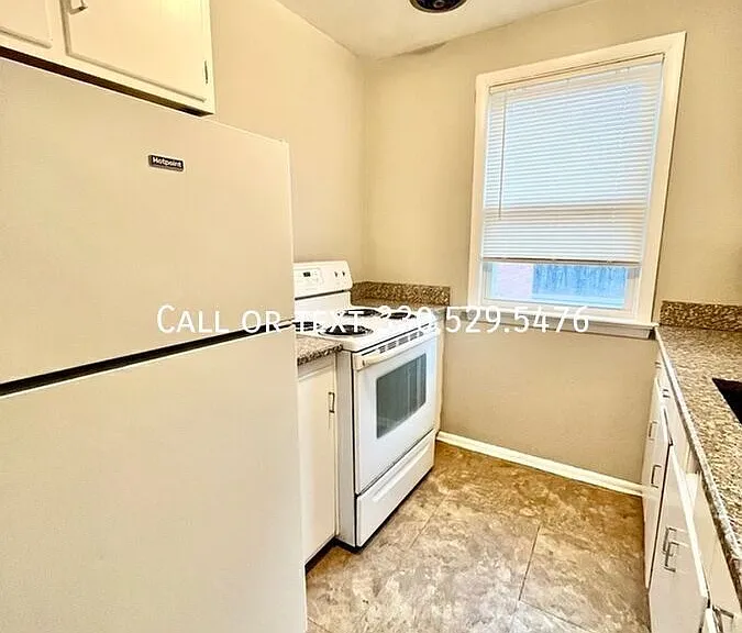 893 S Green Rd #8 — Photo 4