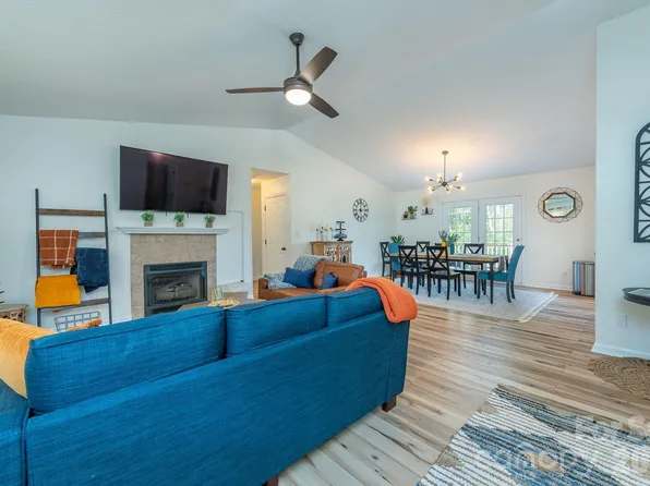 18 Garrison Rd, Weaverville, NC 28787