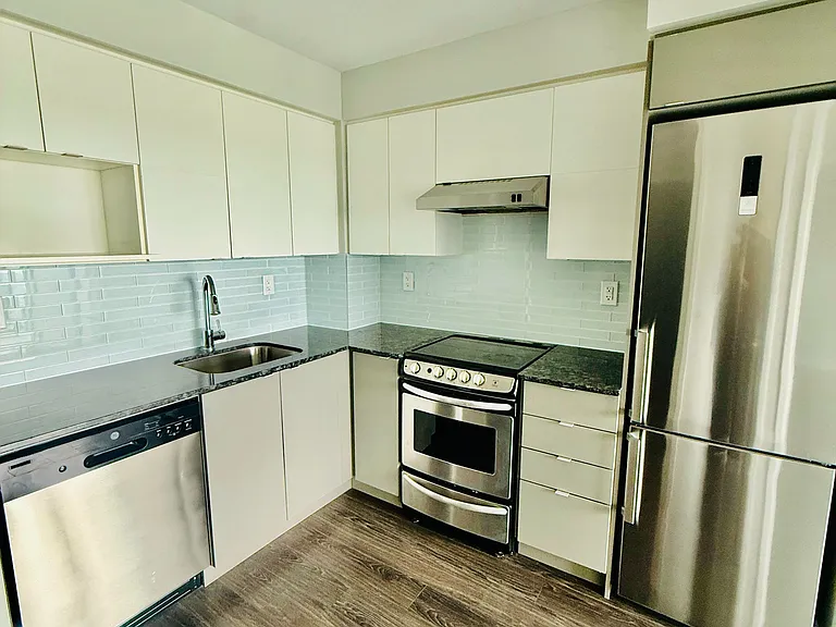 160 Flemington Rd #1215 — Photo 4
