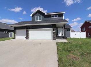 4312 10th St S, Moorhead, MN 56560