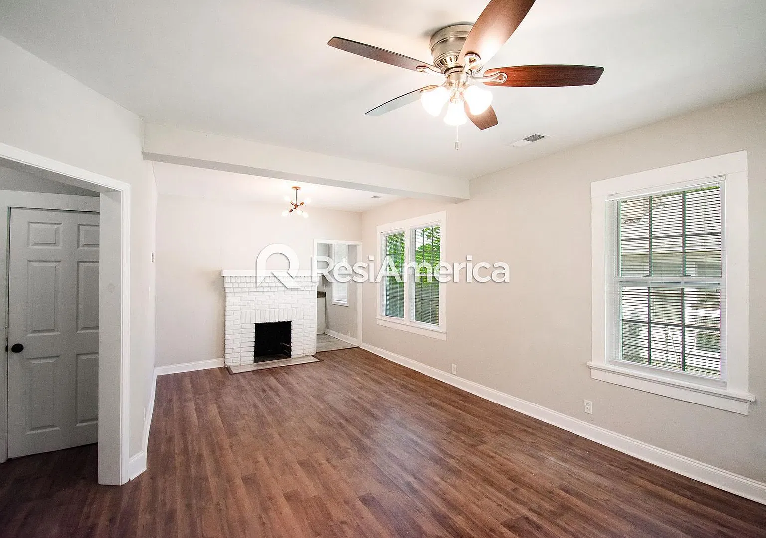 Beautiful Midtown Bungalow- Fully Updated! — Photo 3