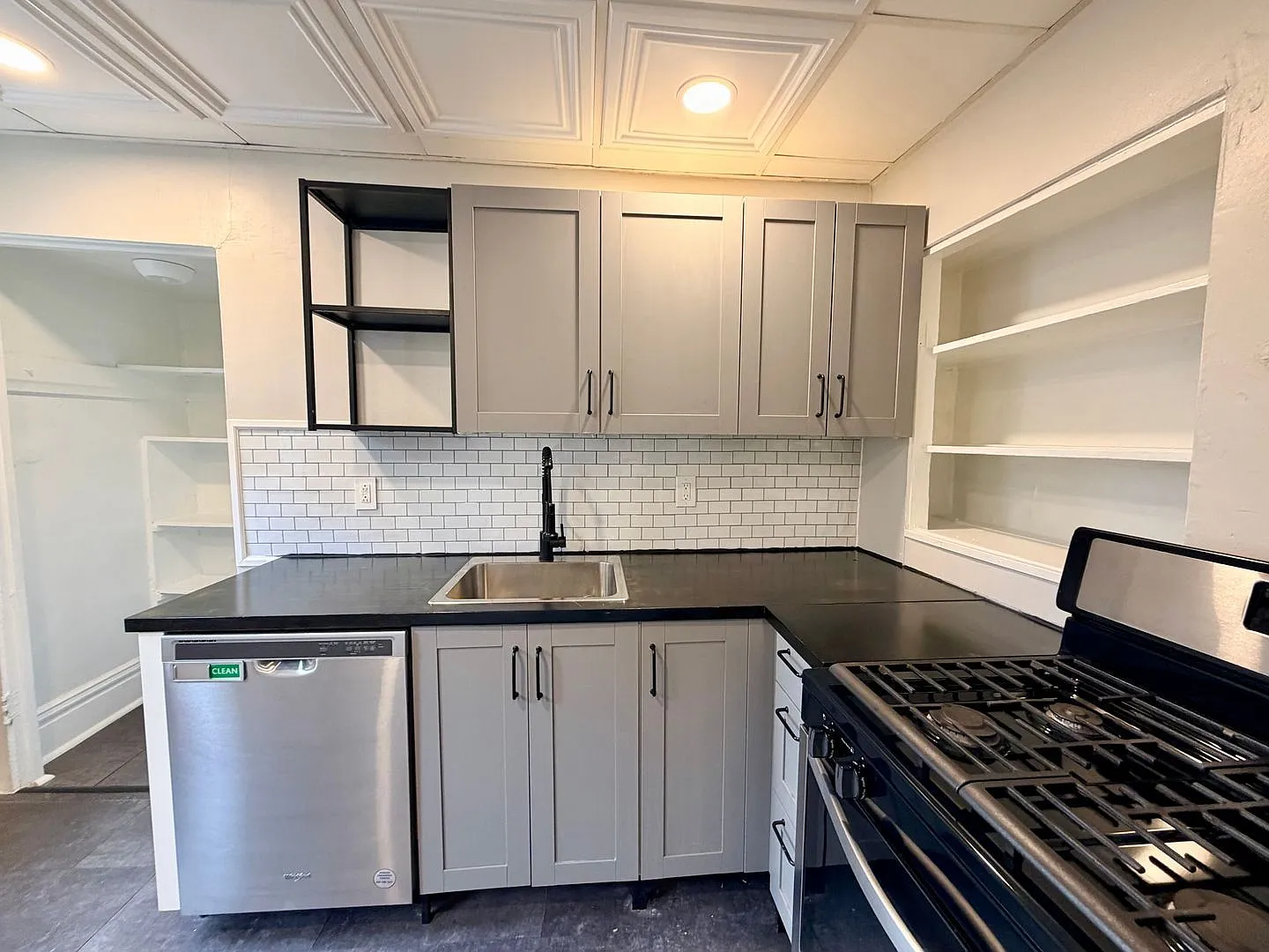 4 bed, 2.0 bath, $1,300 — Photo 3