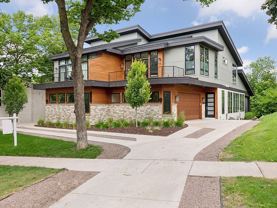 1st image of 1726 Kenwood Pkwy #100