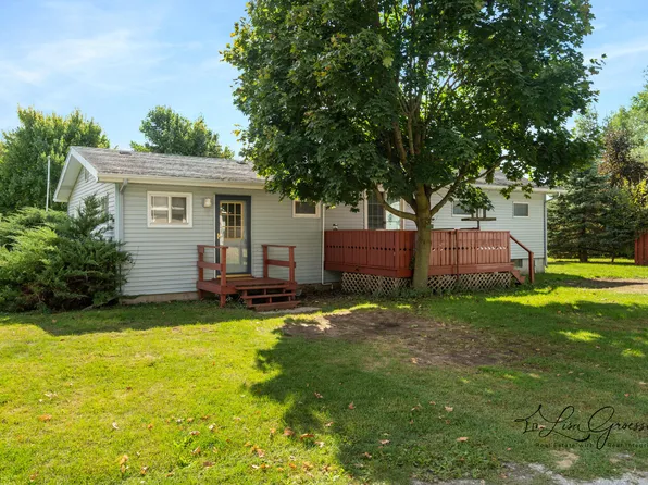 541 W 136th St, Grant, MI 49327