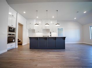 10301 SW 56th St, Mustang, OK 73064