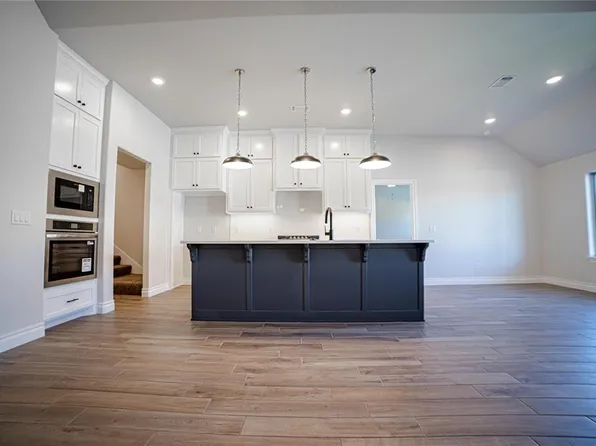 10301 SW 56th St, Mustang, OK 73064