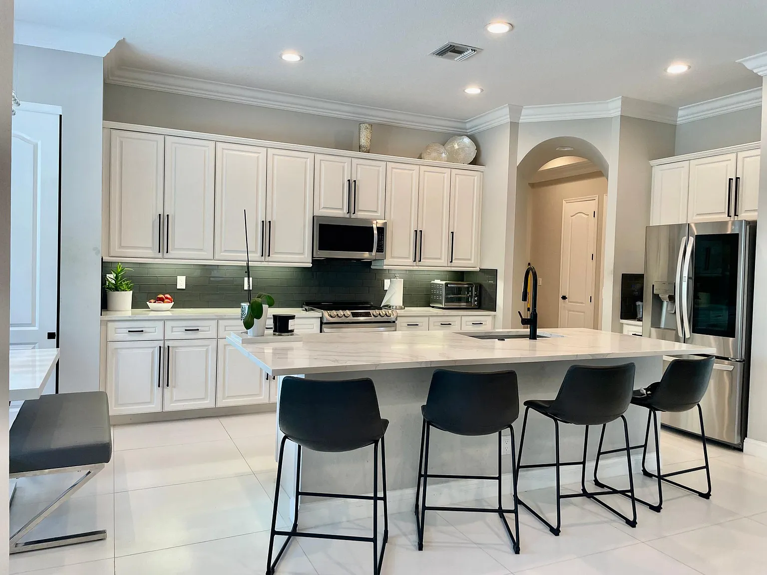 4 bed, 2805 sqft, $6,500 — Photo 3