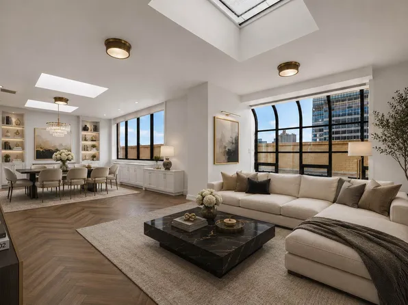 245 East 44th Street image 1 of 8