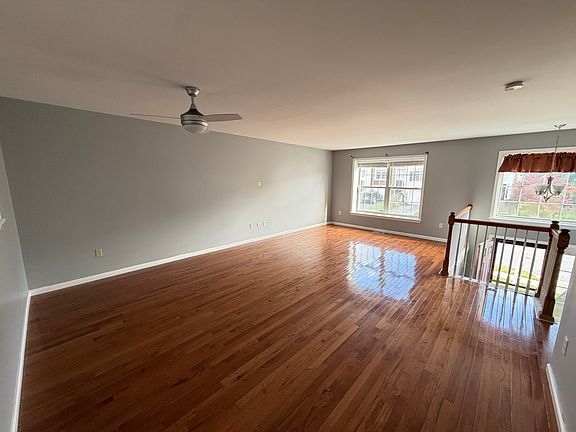 4th image of 328 S Oak St