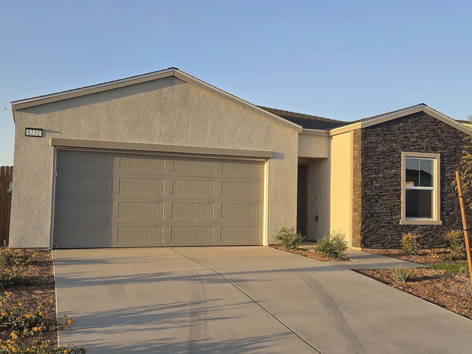 8232 Wandesford Dr — Photo 2