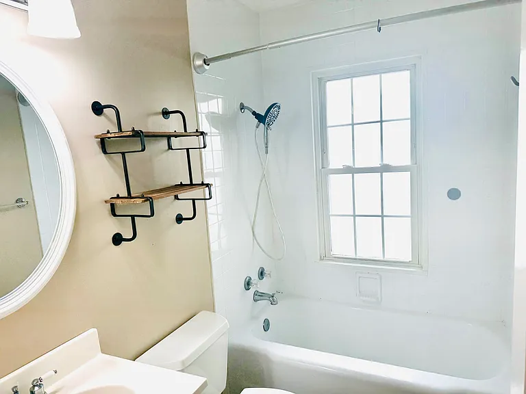1027 E Elmhurst Ave — Photo 9