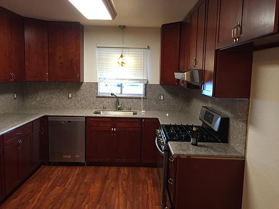 4th image of 336 Markham Ave