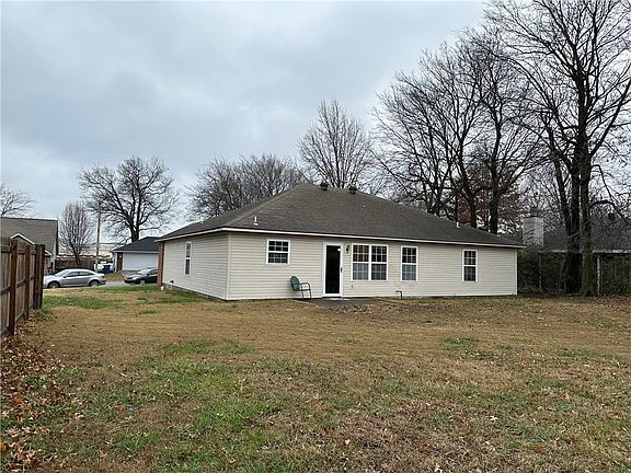 5th image of 306 Glenwood Pl