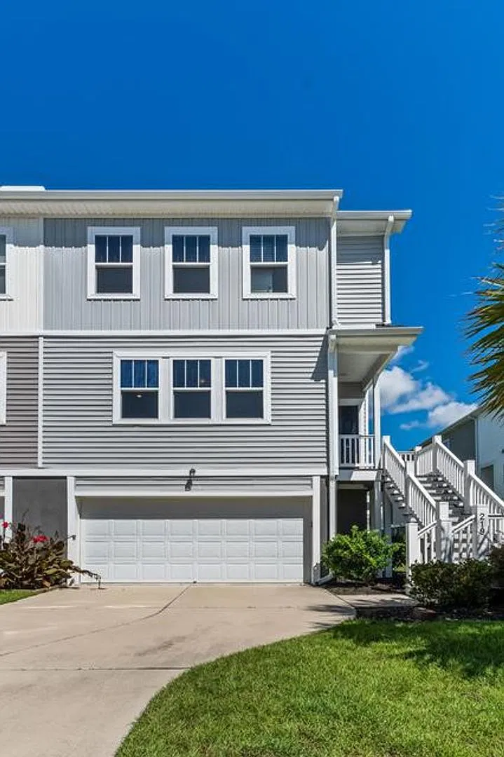 Move In Ready Townhome in Marshview Commons! — Photo 2