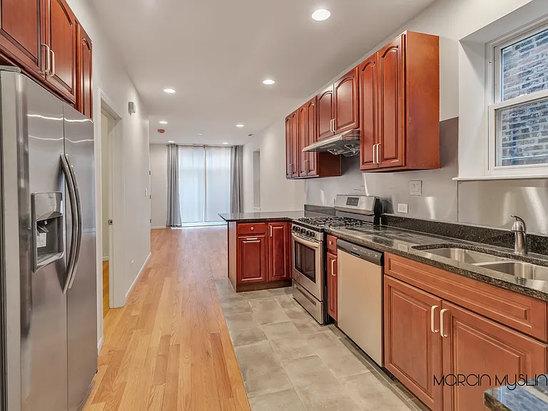 602 W 26th St — Photo 7