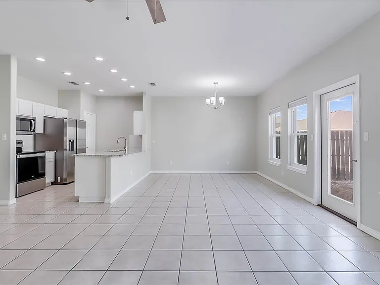 15513 Palmira Ave #B — Photo 7