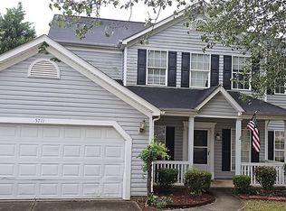 5711 Falls Ridge Ln, Charlotte, NC 28269