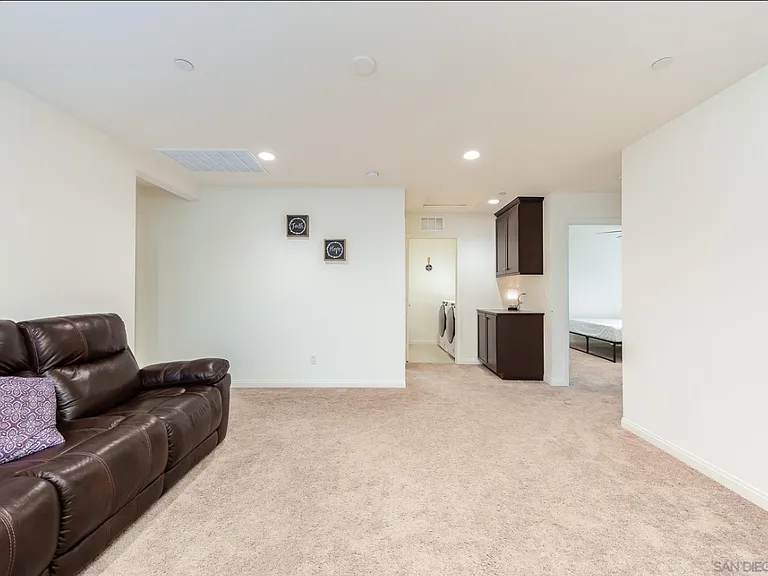 506 Longmeadow St — Photo 7