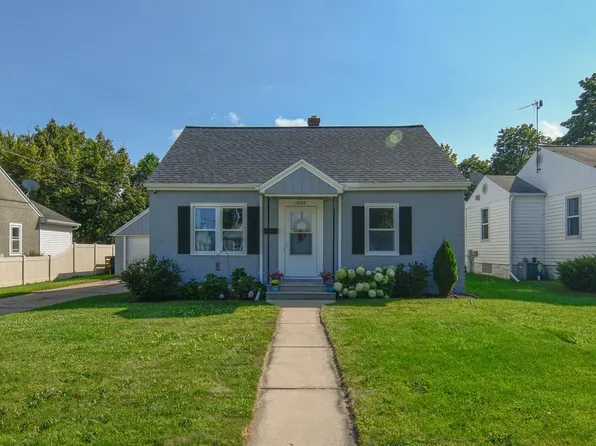 1225 Hickory Hill Dr, Green Bay, WI 54304