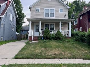 853 Helmsdale Rd, Cleveland Heights, OH 44112
