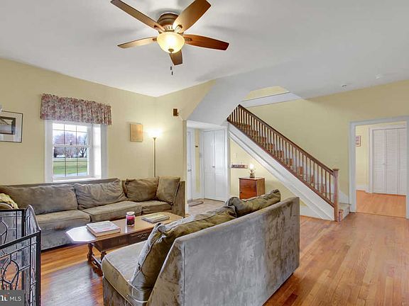 4th image of 2320 Edwards Ln