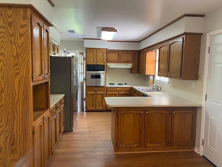 3044 Oakcrest Dr — Photo 8