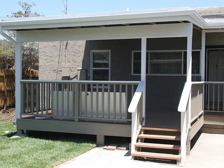 4646 Winona Ave — Photo 7