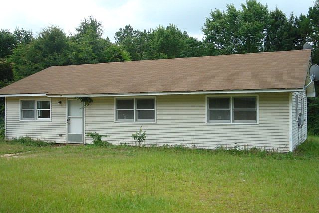 2nd image of 744 Meadow Cir