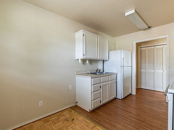 5th image of 520 Liveoak St