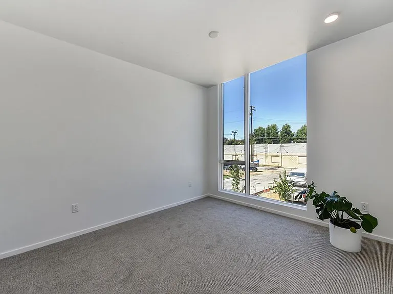 2435 Binnen Ln #201 — Photo 10