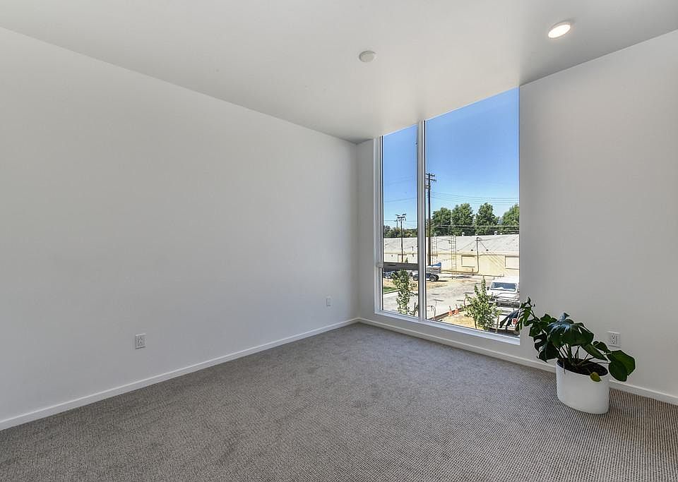2nd Floor bedroom