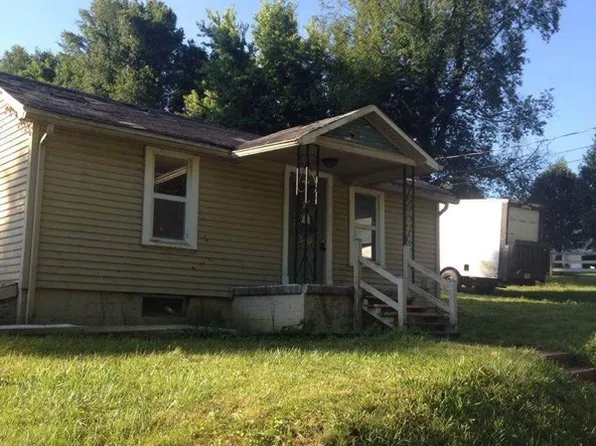 956 Dogwood Rd, Tazewell, VA 24651