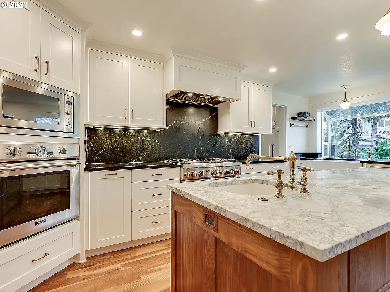 4 bed, 2338 sqft, $3,900 — Photo 3