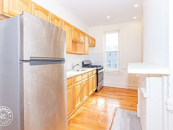 2nd image of 1474 Fulton St #8P