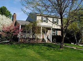 8 Barri Dr, Irwin, PA 15642