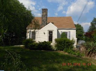 1041 Cherry Tree Rd, Aston, PA 19014