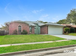 8237 Lara Ln, Watauga, TX 76148