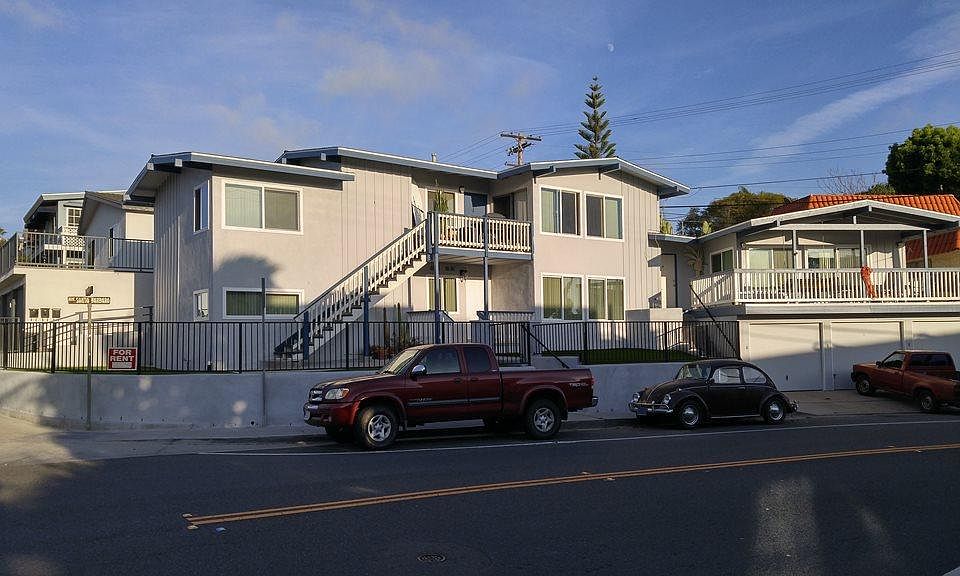 Front of Apt - West Side