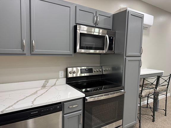 4th image of 242 Allen Rd #1